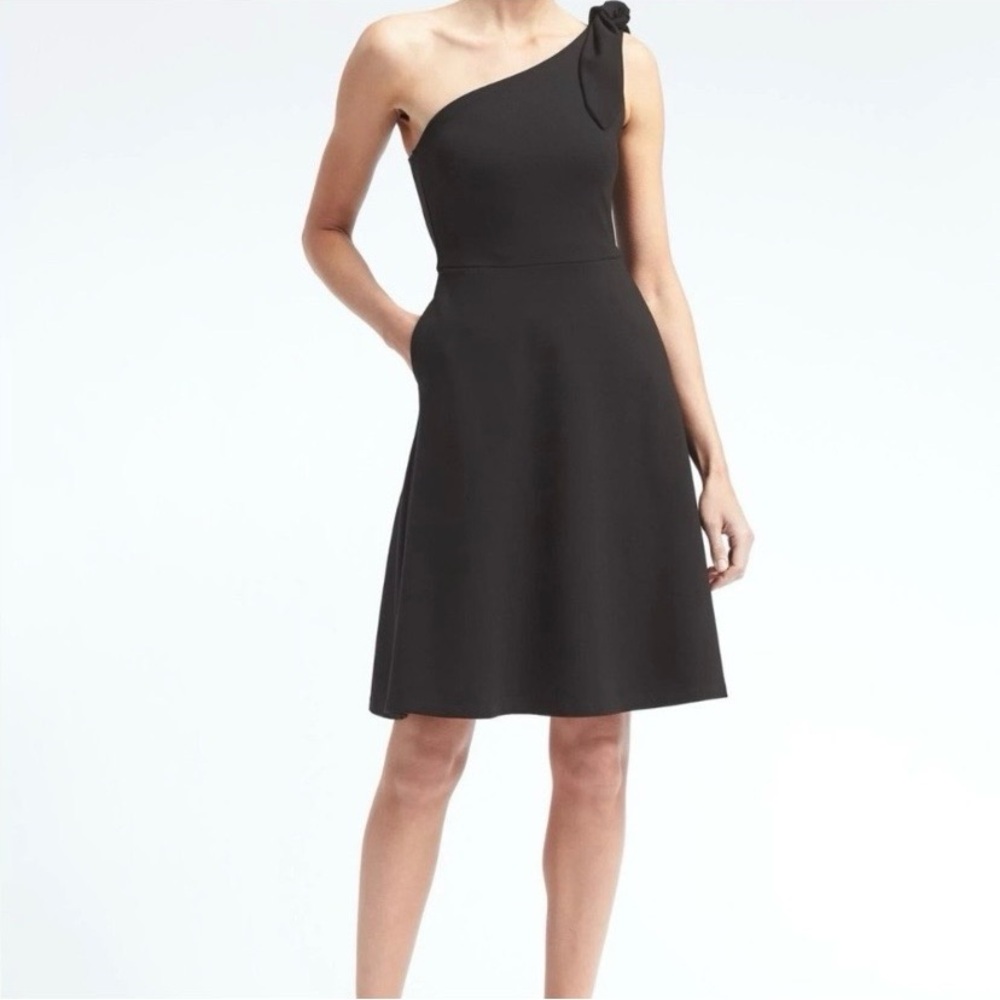 Banana Republic Rayon Dress 2017 One Shoulder Ponte Fit Flare Size4PBlack NWT